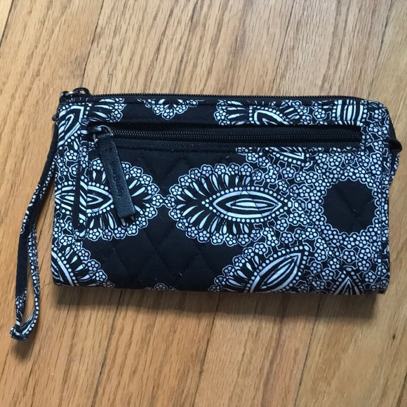 Vera Bradley Black and White wristlet - Picture 1 of 7